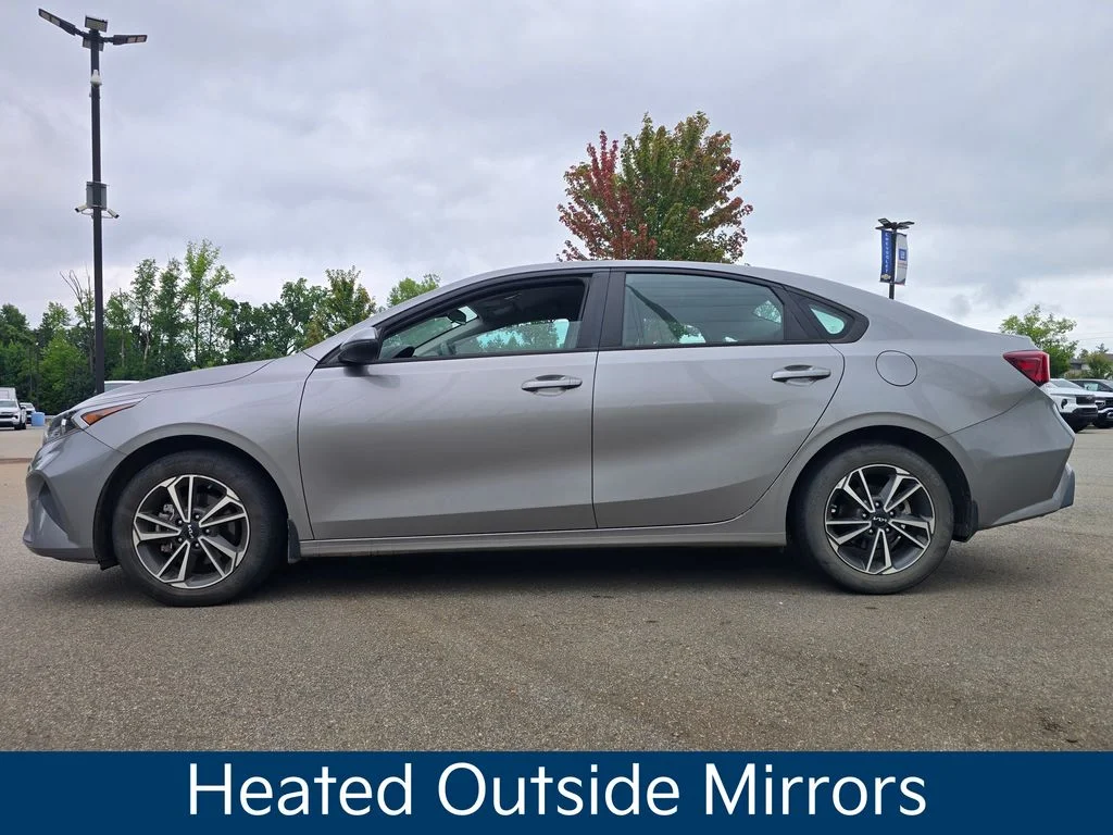 Used 2023 Gray Kia LXS image 5