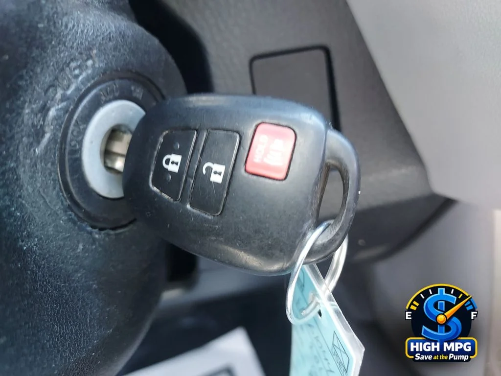 Used 2013 Silver Toyota LE image 15