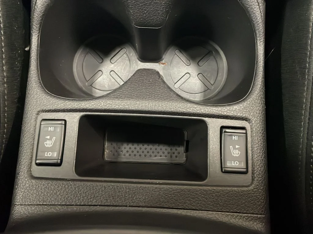 Used 2015 Silver Nissan SV image 30