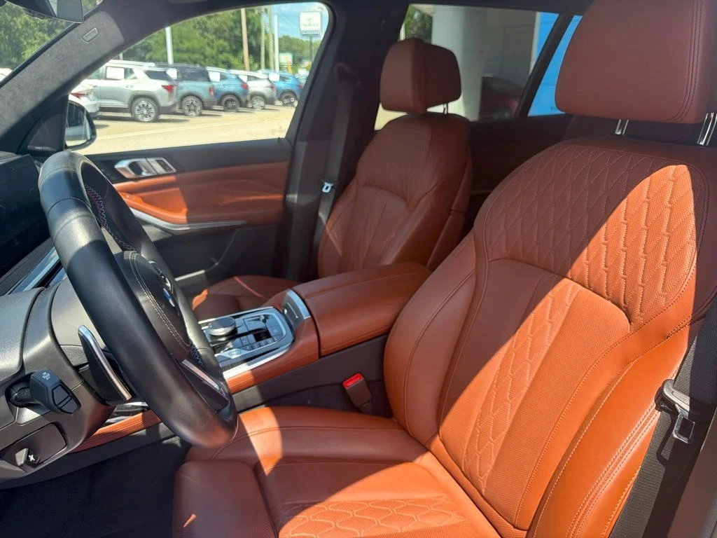Used 2023 Black BMW M60i image 26