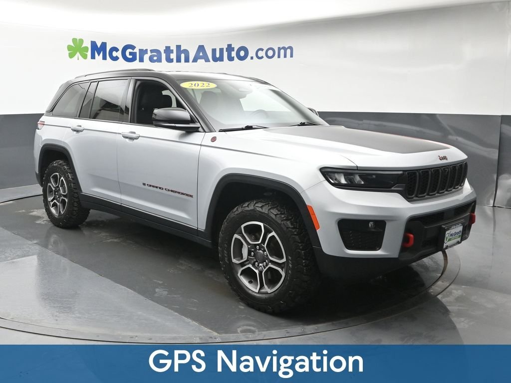 Used 2022 Silver Jeep Trailhawk image 3