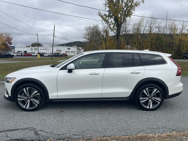 Used 2023 White Volvo Plus image 2