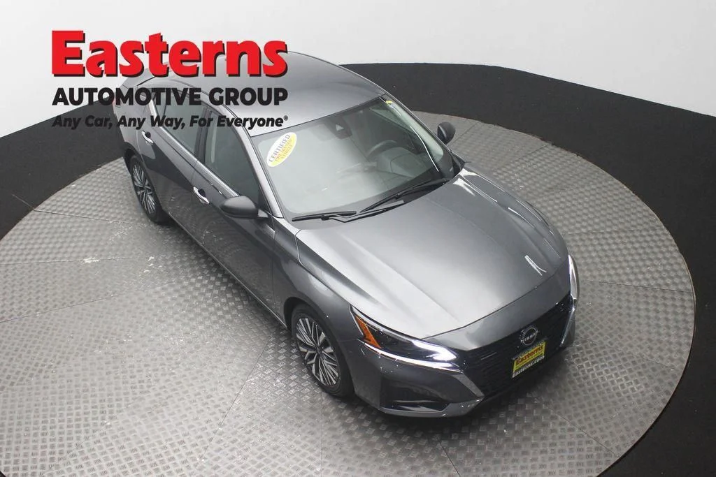 Used 2025 Gray Nissan 2.5 SV image 3
