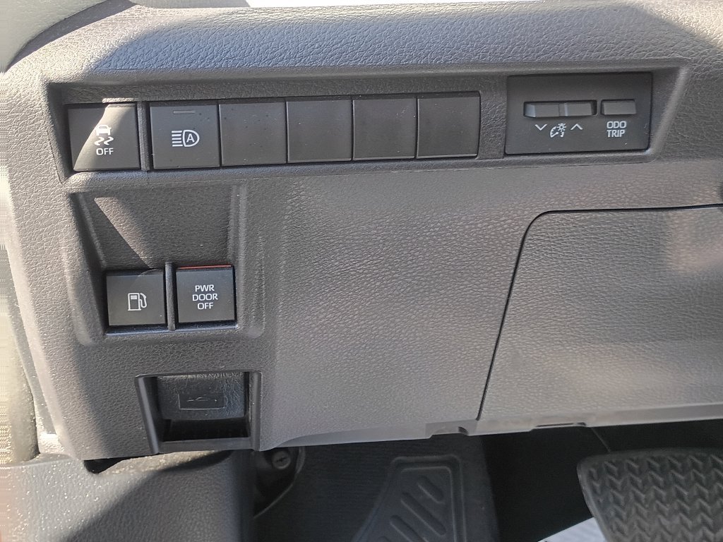 Used 2025 White Toyota LE image 22