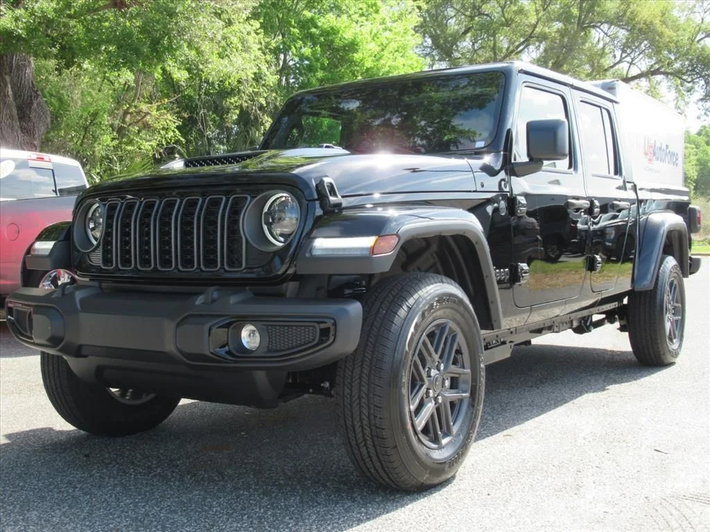 New 2026 Black Clear-Coat Exterior Paint Jeep Sport S image 3