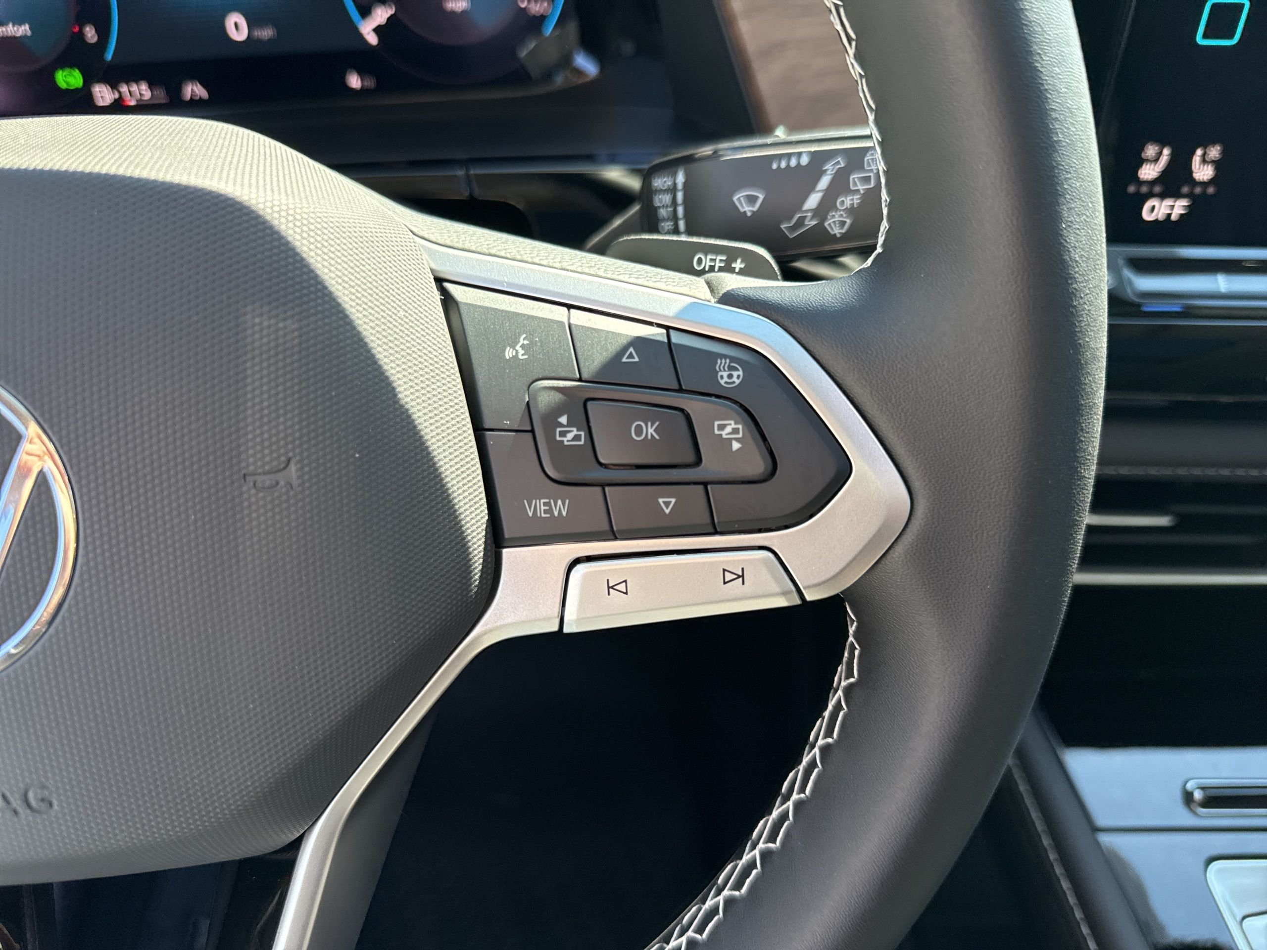 New 2026 White Volkswagen 2.0T SE w/Technology image 13