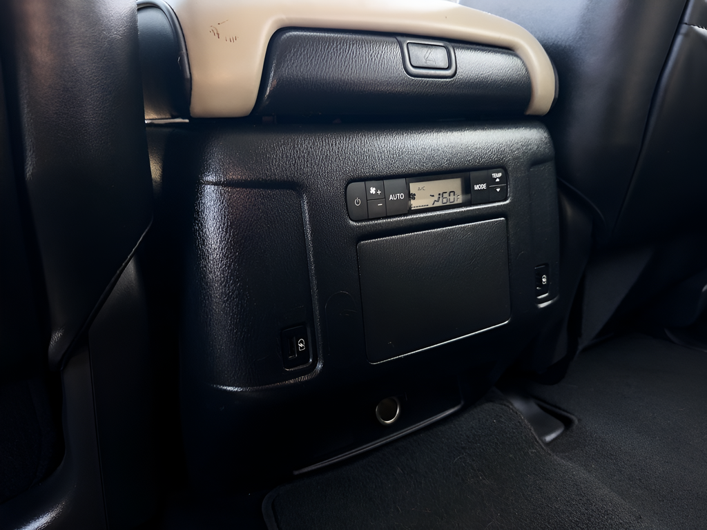 Used 2023 Black INFINITI Premium Select image 23
