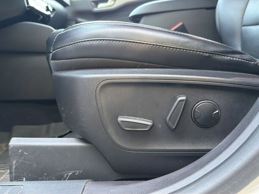 Used 2023 White Ford Platinum image 17