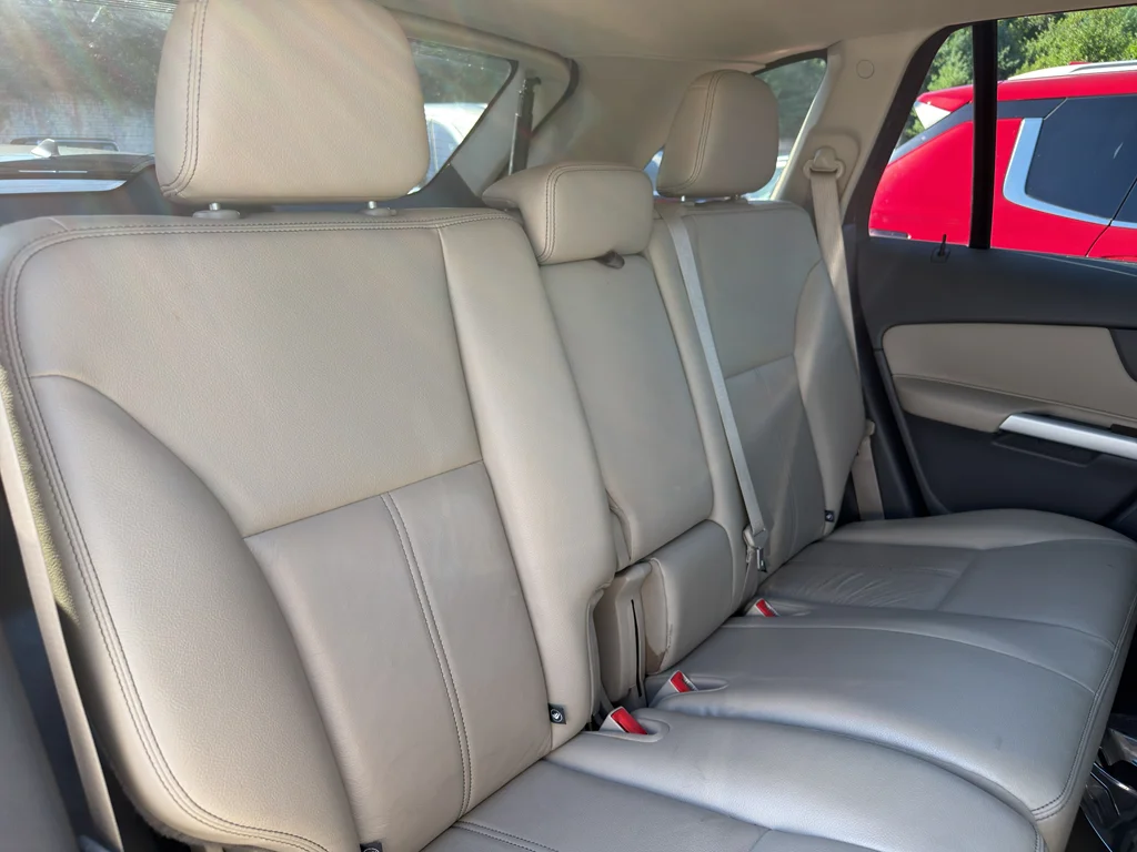 Used 2014 Ingot Silver Metallic Ford SEL image 3
