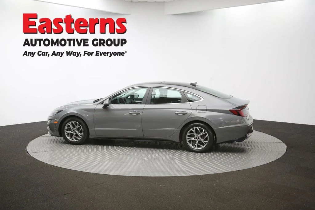 Used 2022 Gray Hyundai SEL image 59