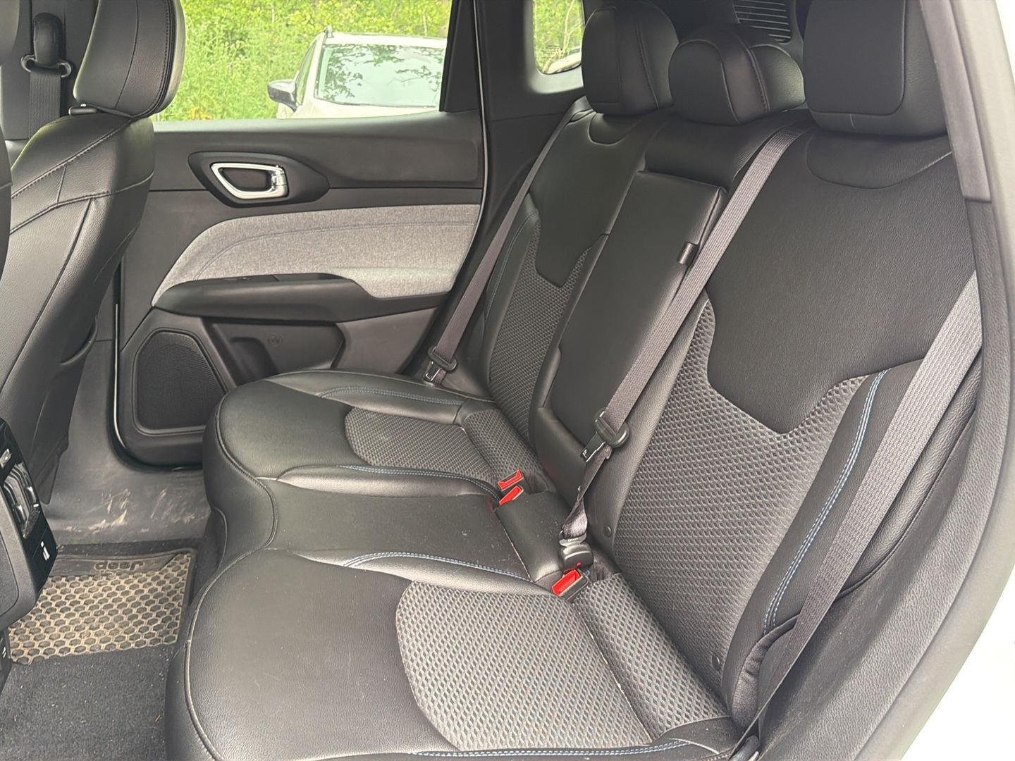 Used 2024 Bright White Clearcoat Jeep Latitude image 15
