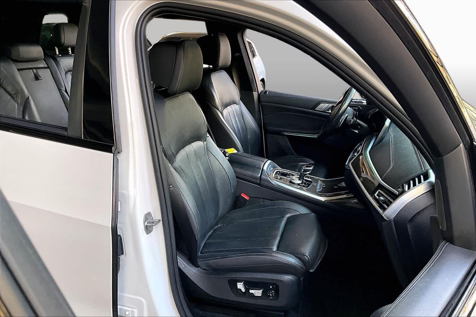 Used 2019 Mineral White Metallic BMW xDrive50i image 8