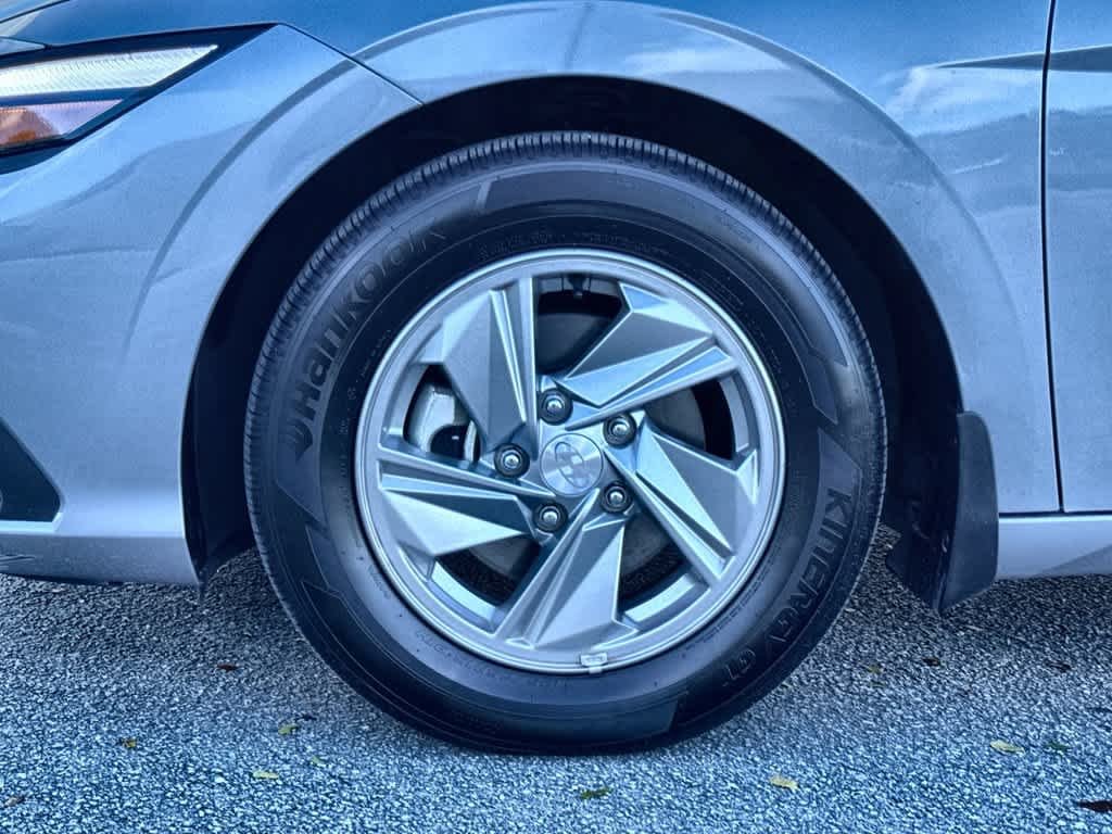 Used 2026 Fluid Metal Hyundai SE image 11