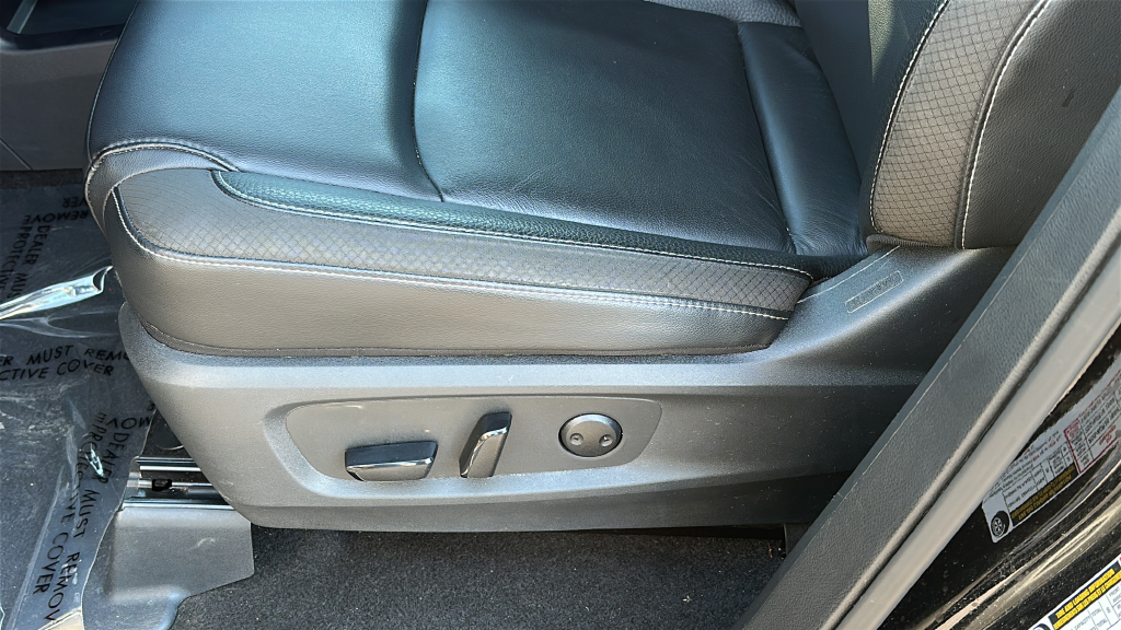Used 2025 Super Black Nissan SL image 13