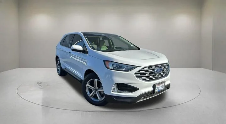 2019 Ford Edge SEL's photo