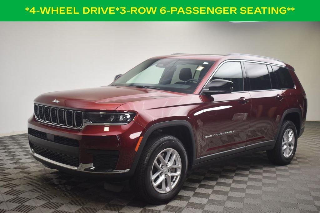 Used 2025 Velvet Red Pearlcoat Jeep Laredo image 3