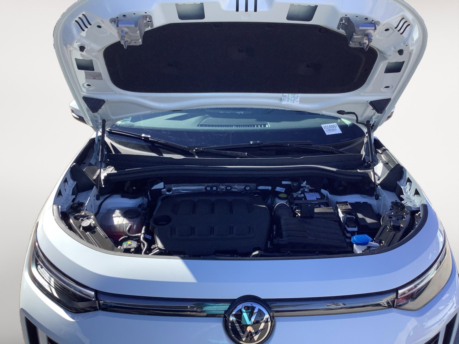 New 2026 PURE WHITE Volkswagen SE image 13