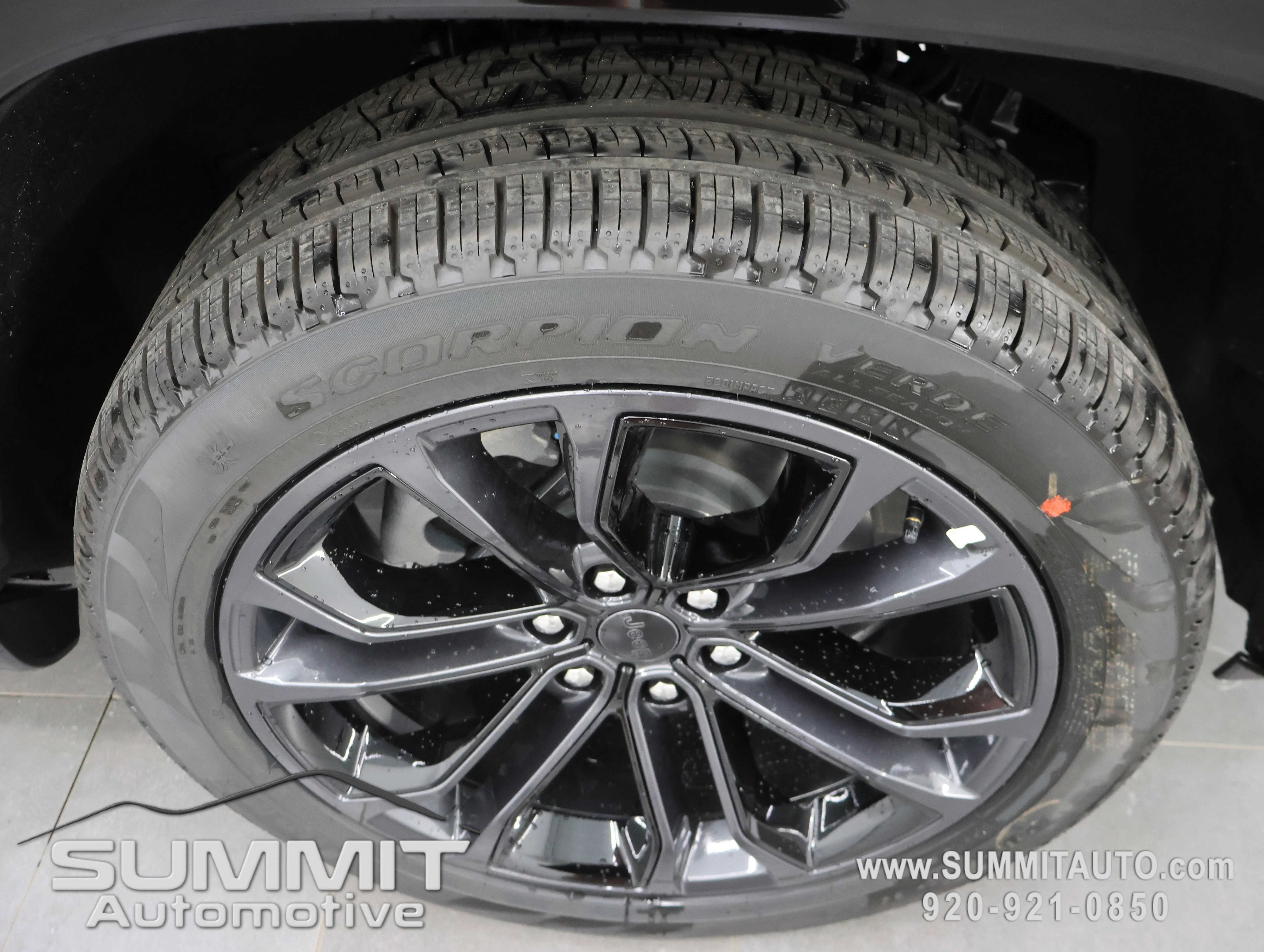 New 2026 High Gloss Black Exterior Paint Jeep Summit Obsidian image 3