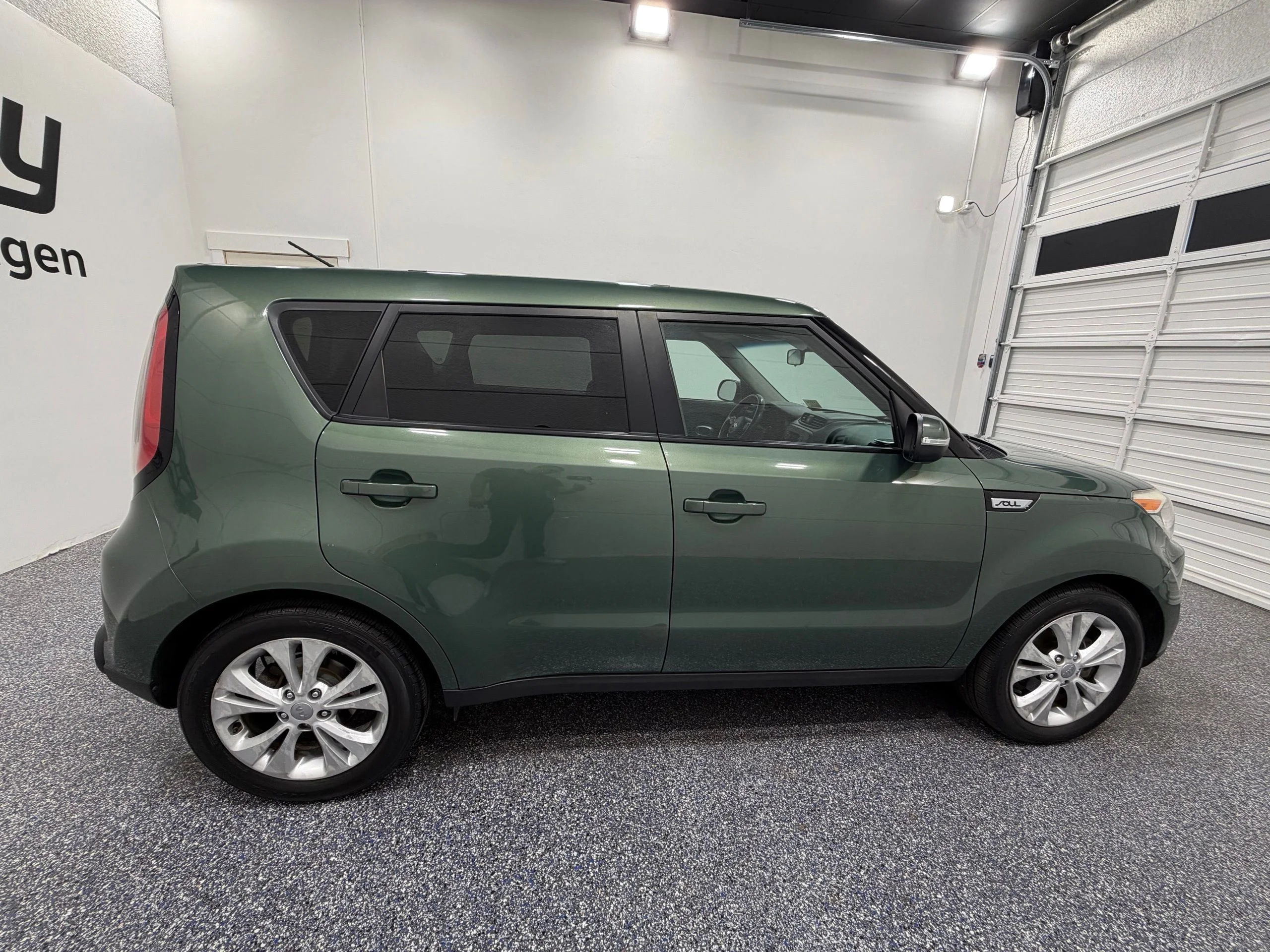 Used 2014 Green Kia Plus image 7