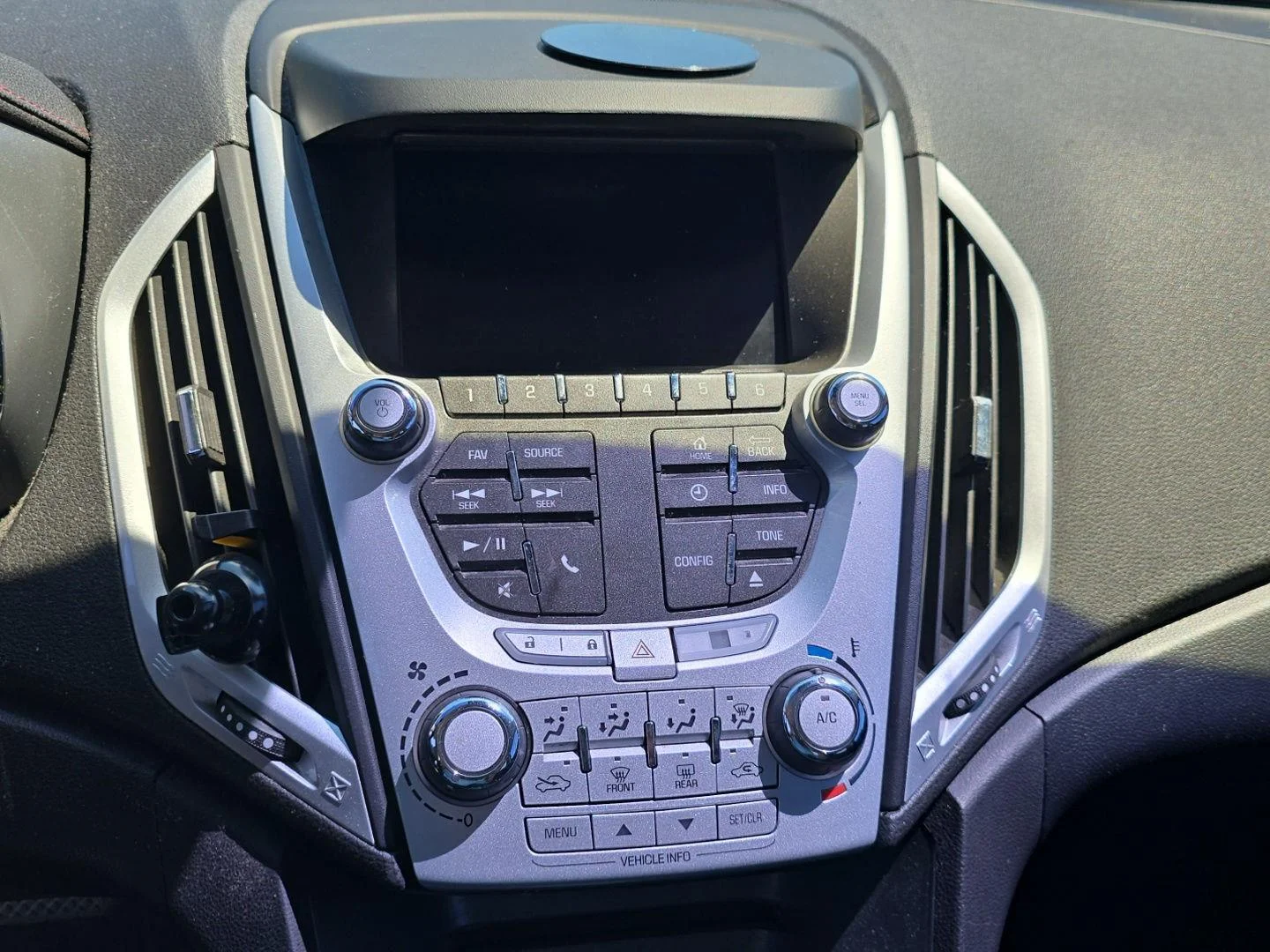 Used 2013 Champagne Silver Metallic GMC SLE image 12