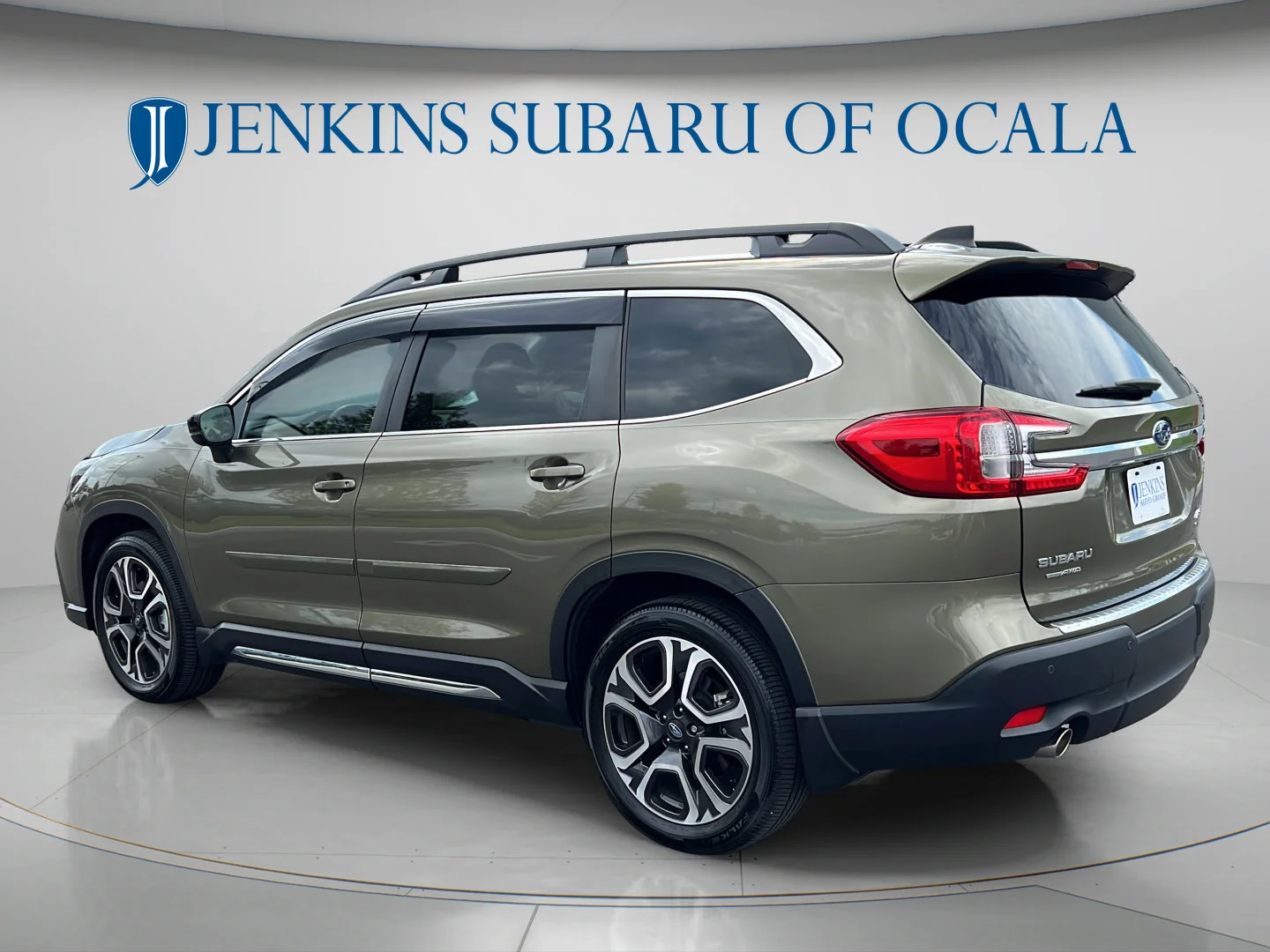 Used 2024 Autumn Green Metallic Subaru Limited image 5