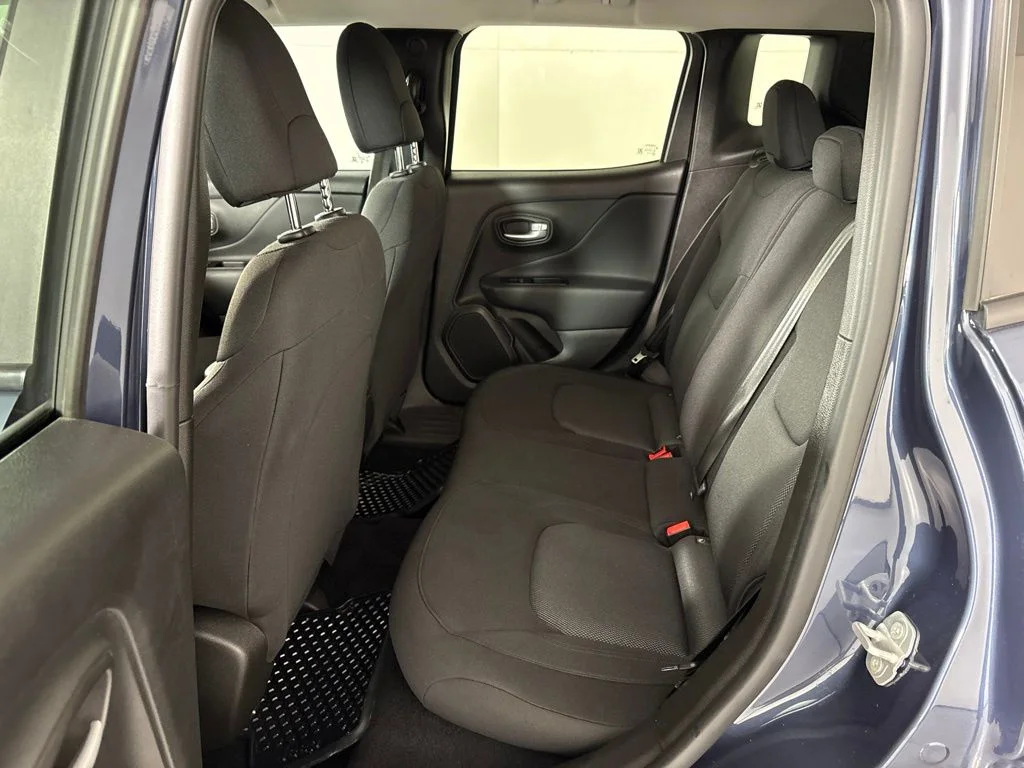Used 2023 Blue Jeep Latitude image 18
