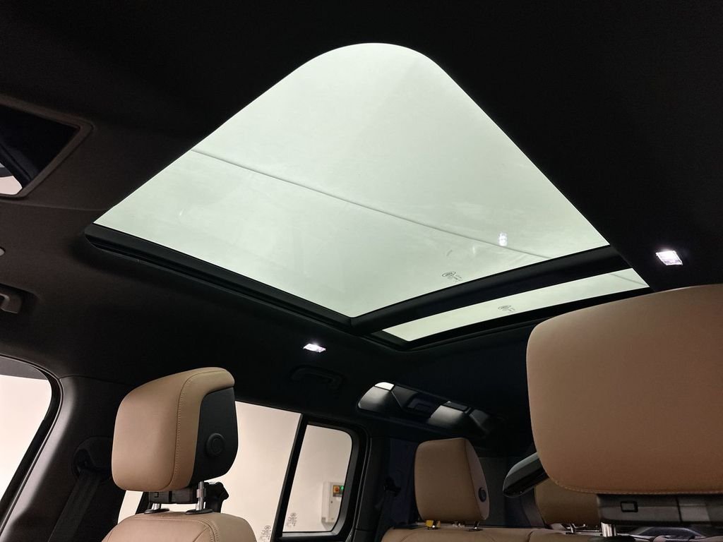 New 2026 Woolstone Green Land Rover X-Dynamic SE image 11