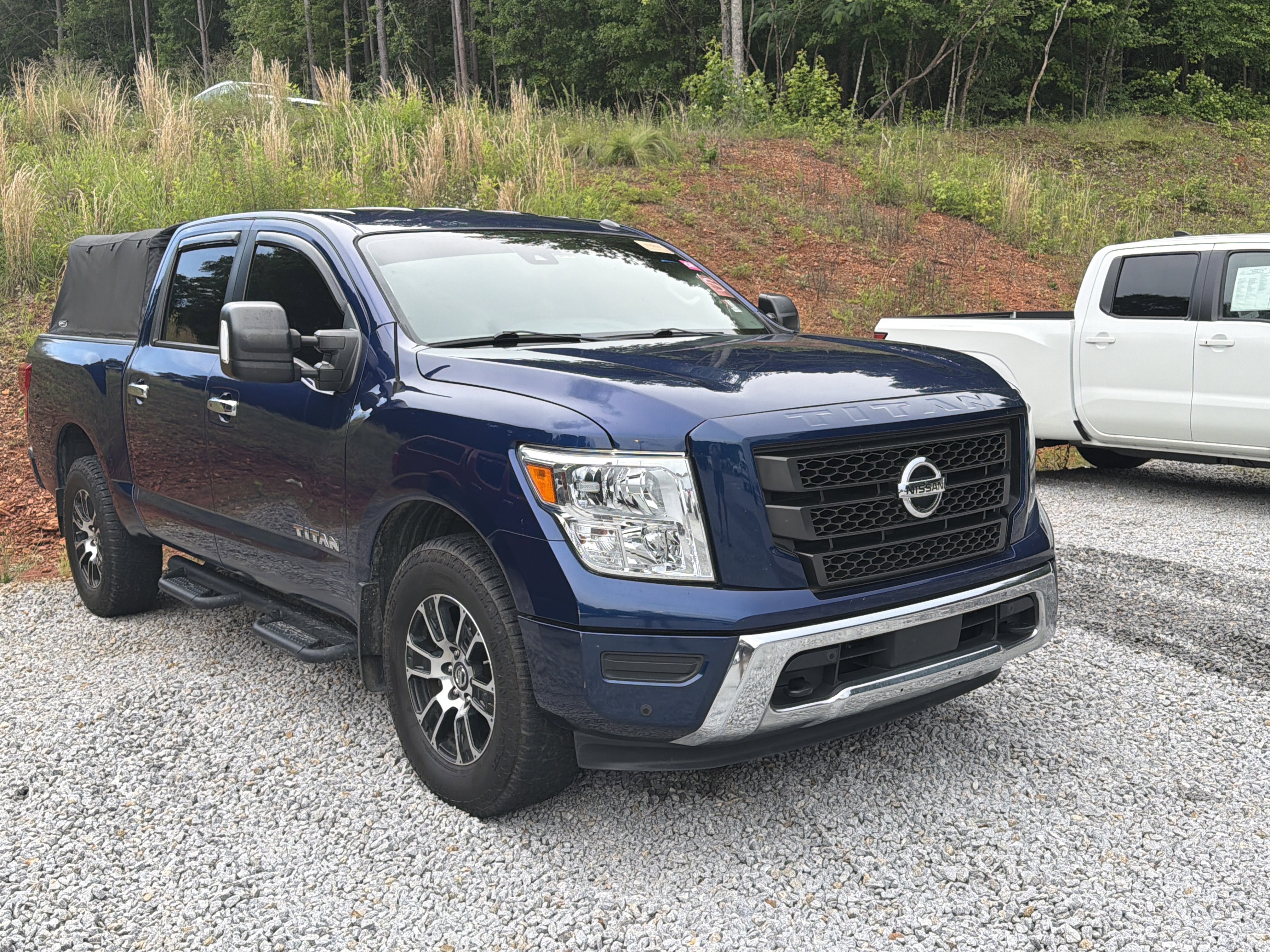 2021 Nissan Titan SV 4X4 Crew Cab's photo