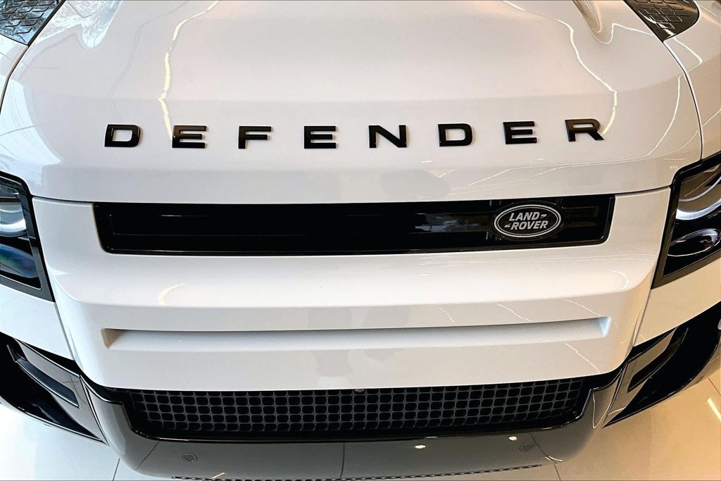 New 2026 White Land Rover X-Dynamic SE image 21