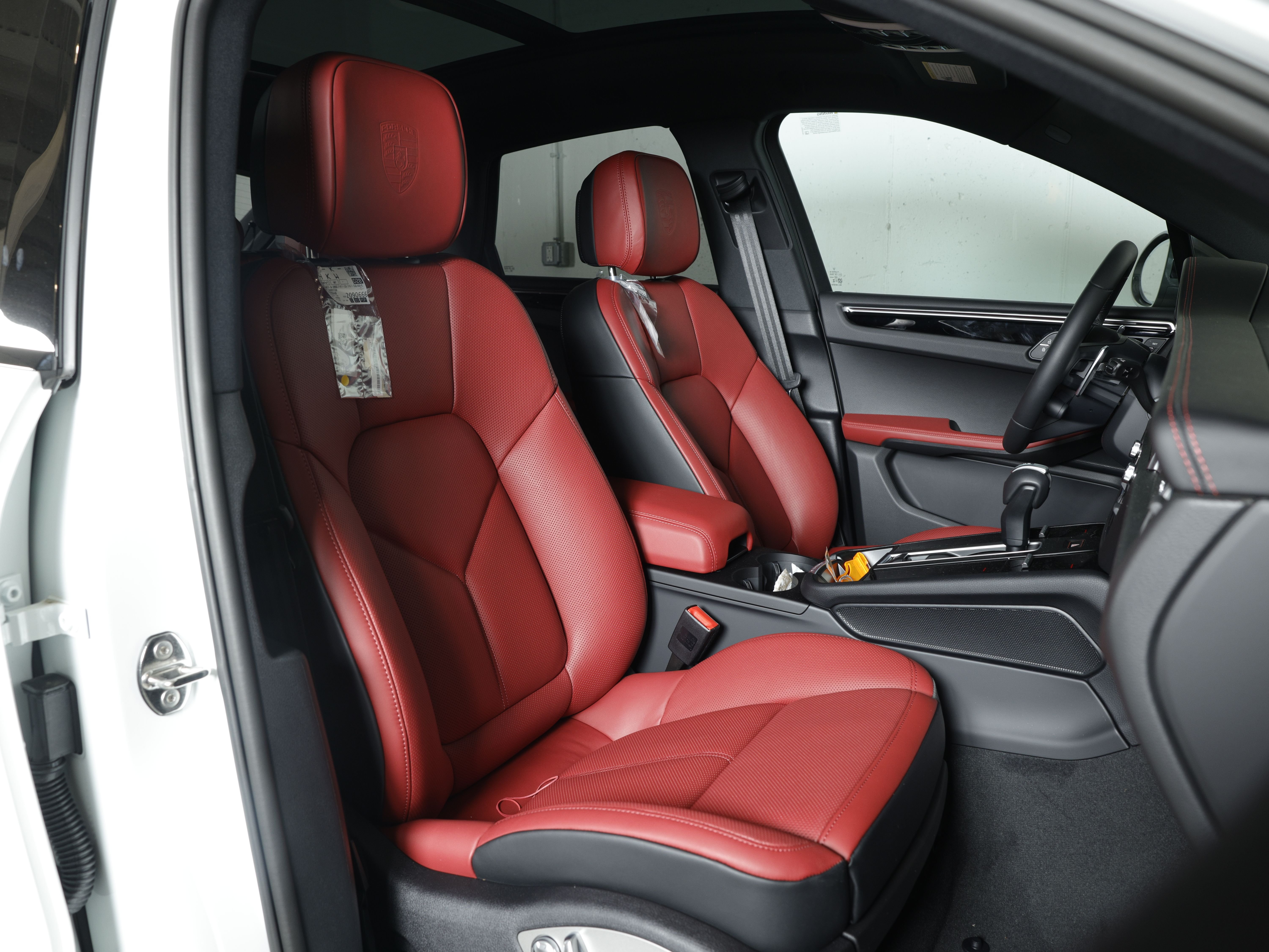 2026 Porsche Macan T - Photo 21