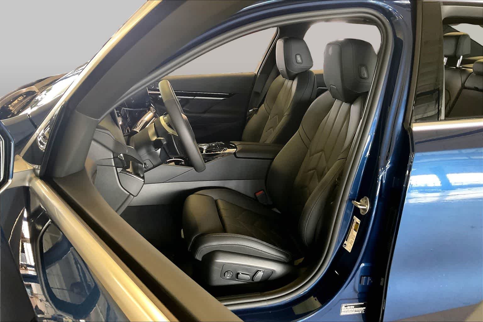 Used 2026 Phytonic Blue Metallic BMW 530i image 9