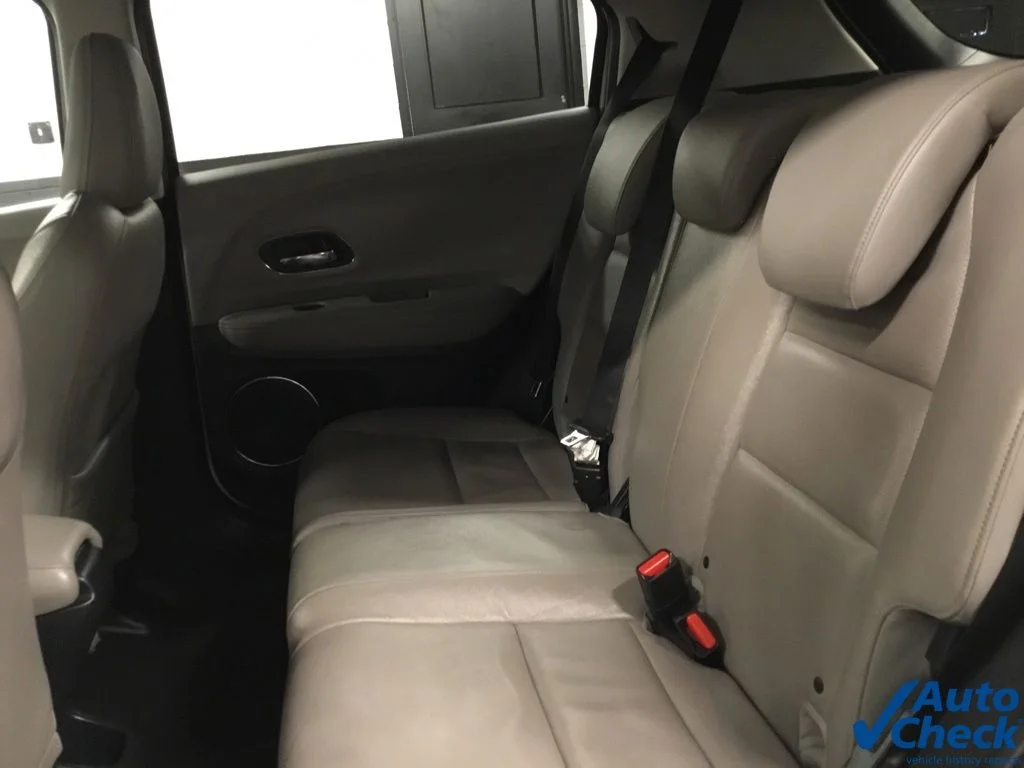 Used 2021 White Honda EX-L image 28