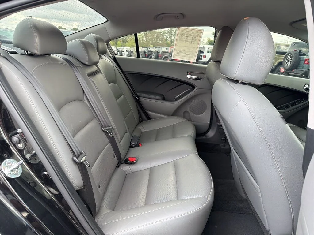 Used 2017 Black Kia EX image 15