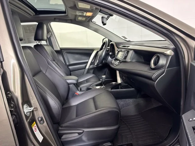 Used 2015 Pyrite Mica Toyota Limited image 4