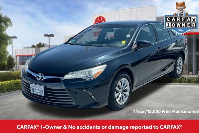 Used 2015 Gray Toyota LE image 2