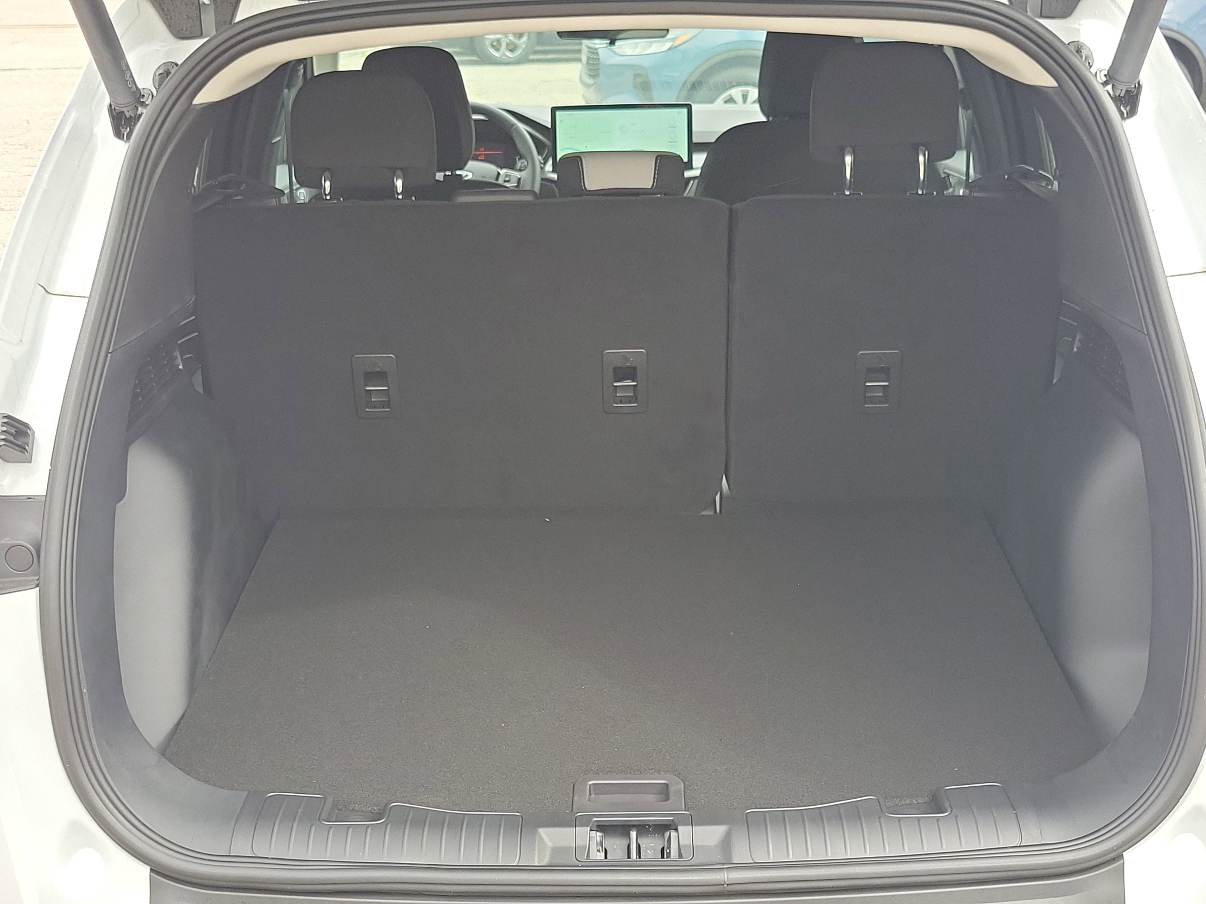 New 2026 Oxford White Ford Active® image 8