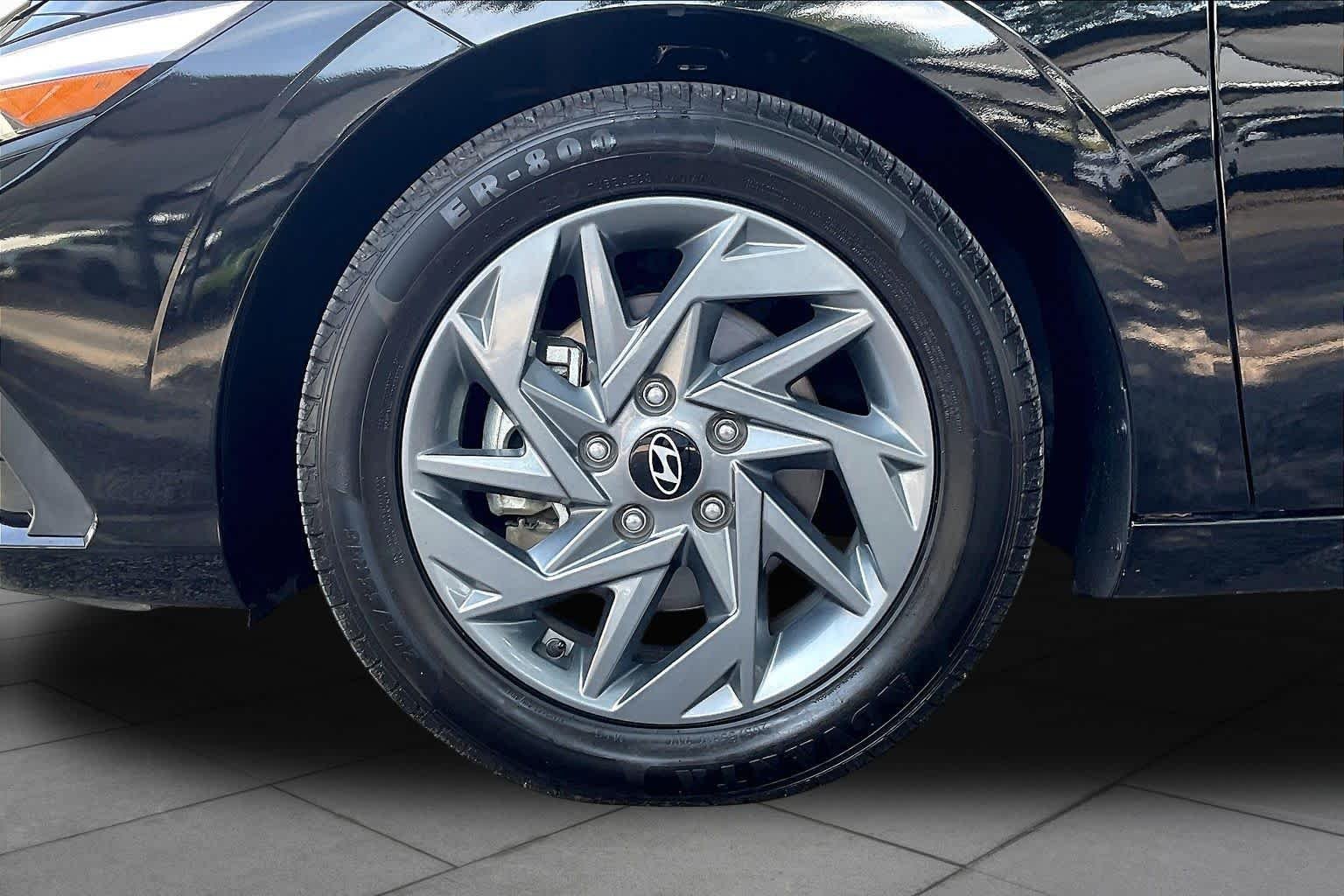 Used 2024 Abyss Black Hyundai SEL image 10