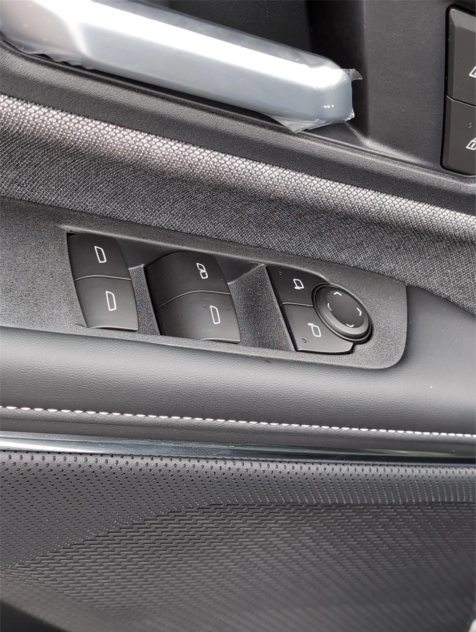 New 2026 Summit White GMC Elevation Standard Range image 21