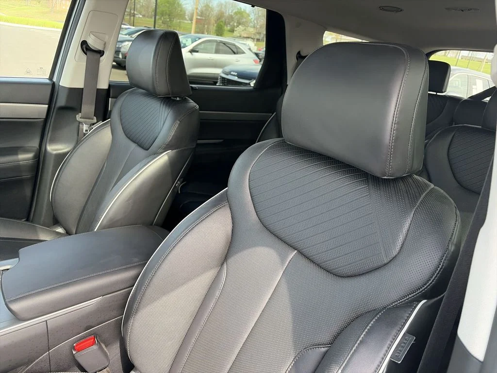 Used 2024 Silver Hyundai SEL image 11
