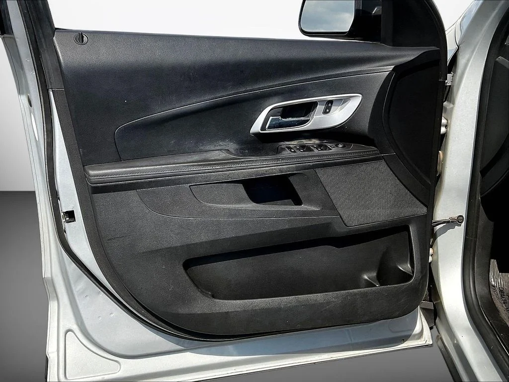 Used 2016 Silver Ice Metallic Chevrolet LS image 20