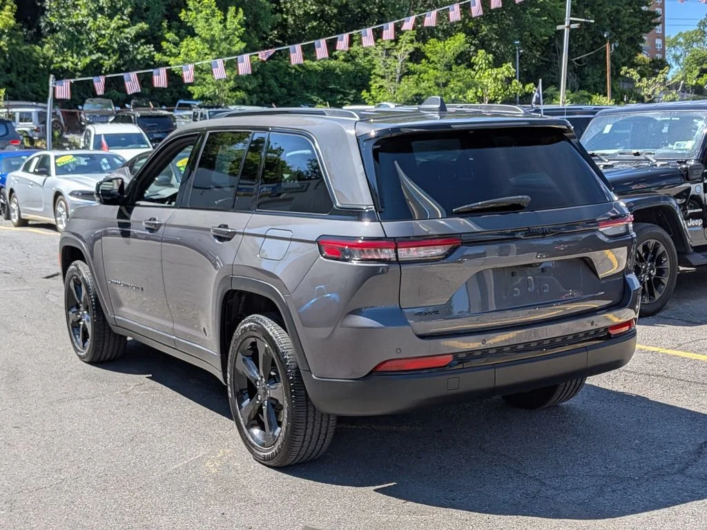 Used 2023 Gray Jeep Altitude X image 10