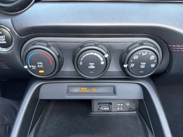Used 2016 White Mazda Club image 18