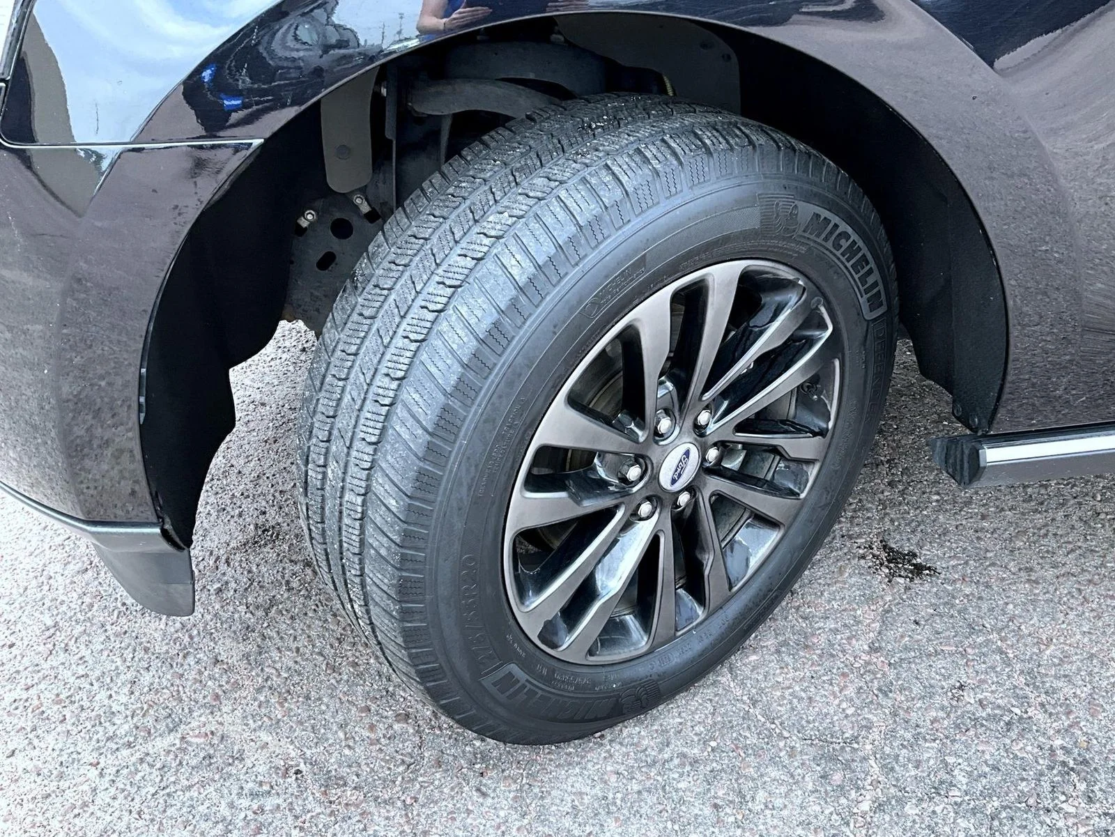 Used 2019 Black Ford Limited image 25