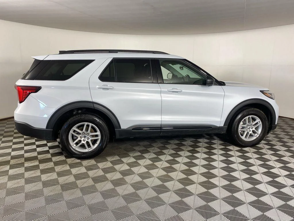 Used 2026 Star White Metallic Tri-Coat Ford Active image 10