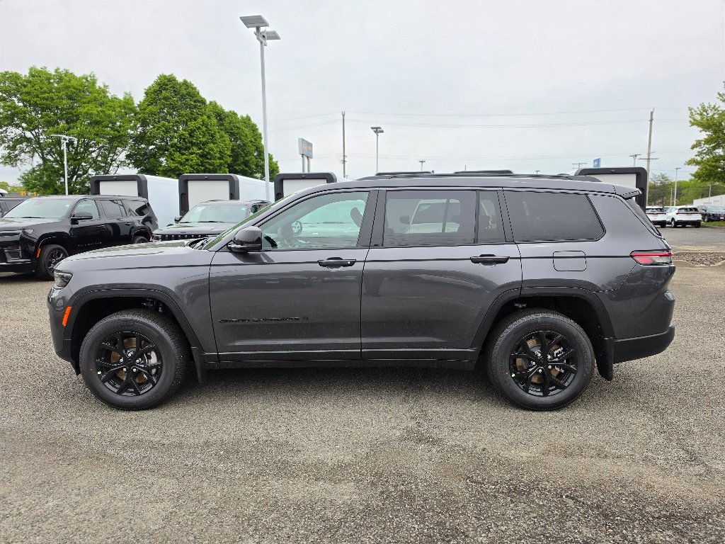 New 2026 Baltic Gray Metallic Clear-Coat Exterior Paint Jeep Laredo image 9