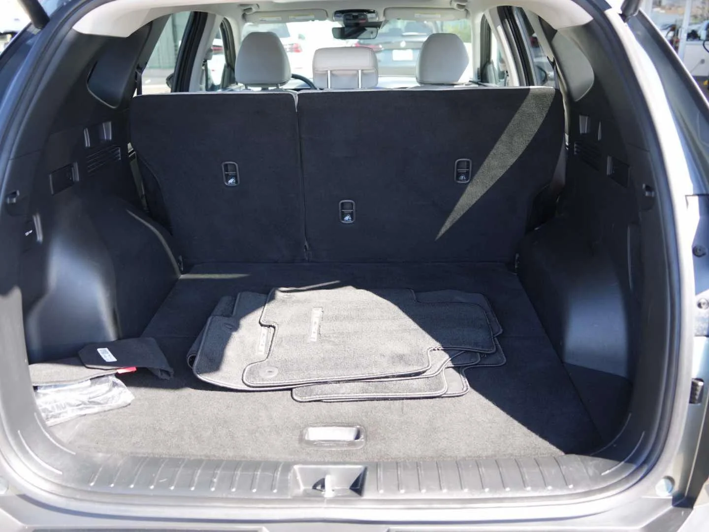 Used 2022 Amazon Gray Hyundai SEL AWD image 5
