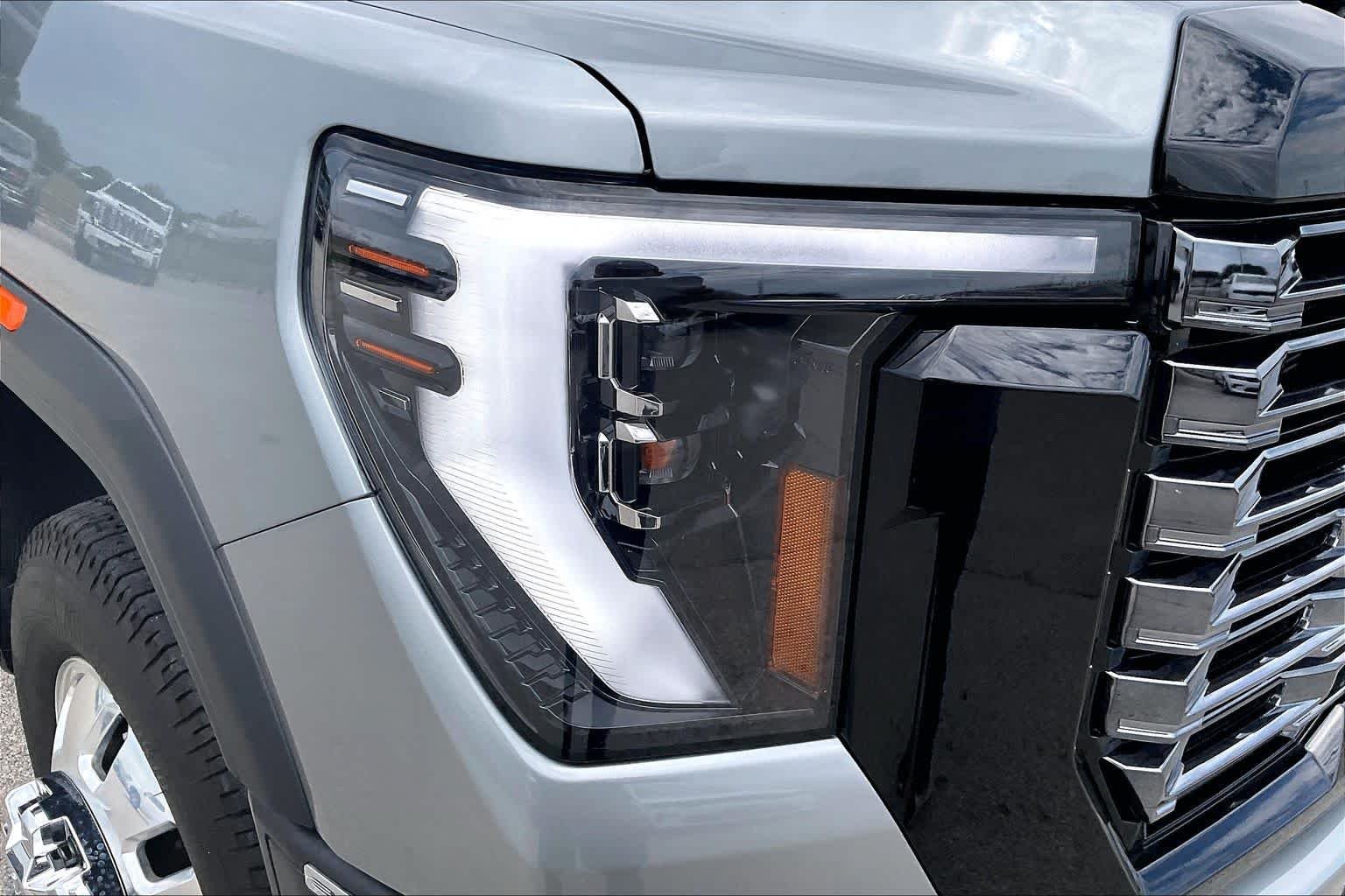Used 2025 Sterling Metallic GMC Denali Ultimate image 28
