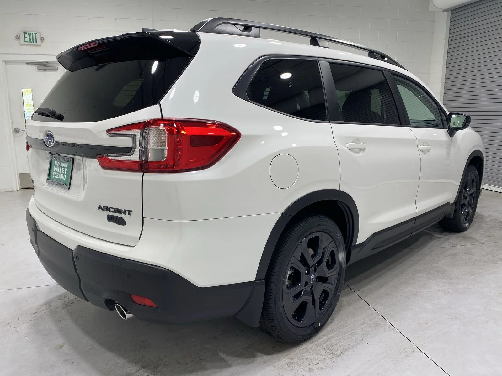New 2026 CRYSTAL WHITE PEARL Subaru Onyx Edition Touring image 8