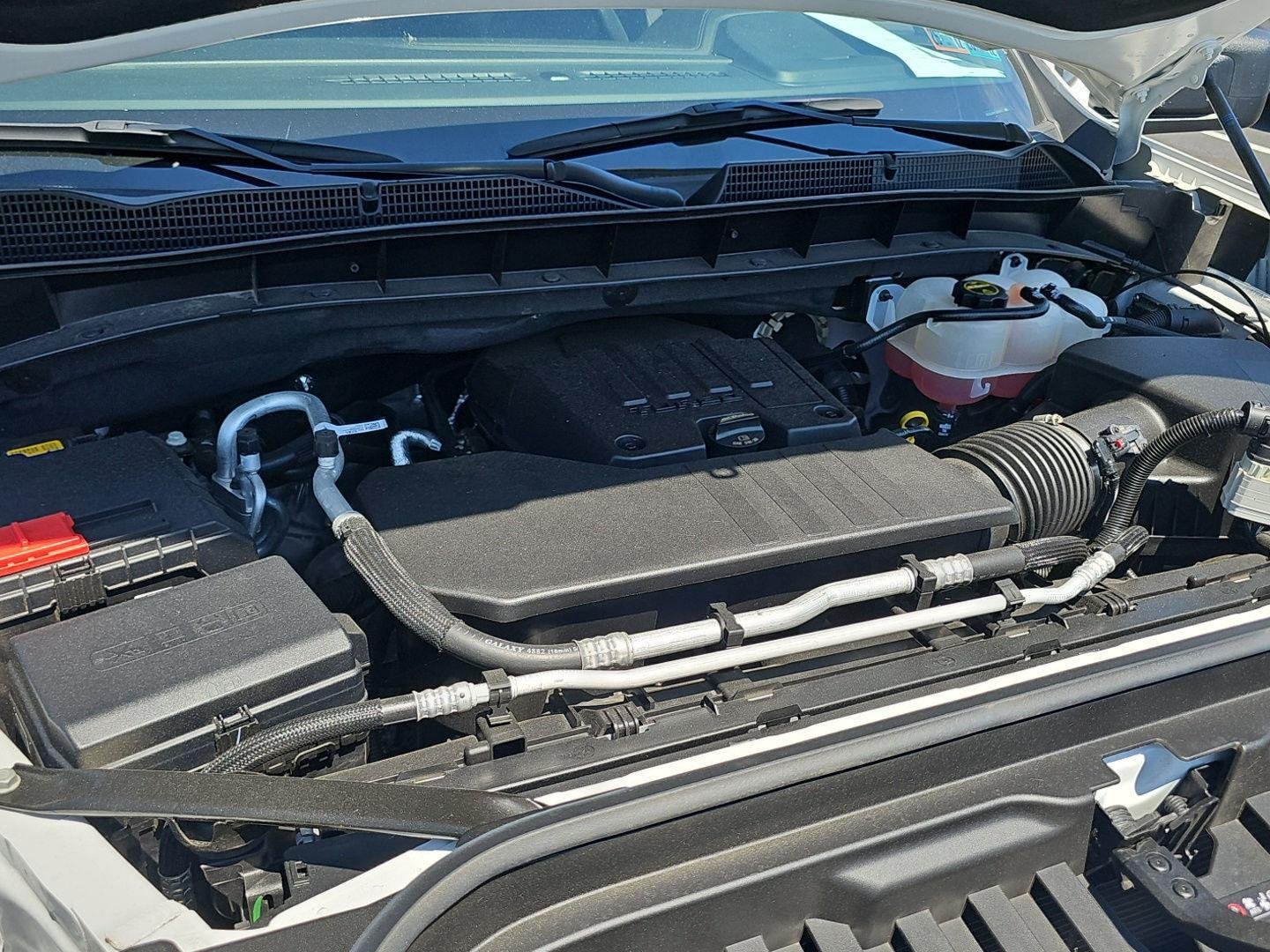 Used 2025 Summit White GMC Elevation image 35