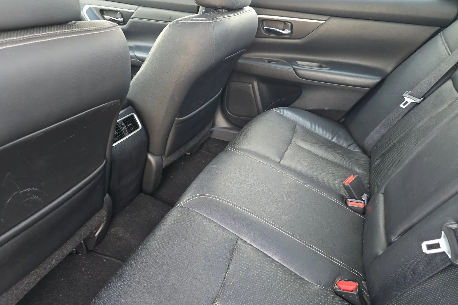 Used 2016 Brilliant Silver Nissan 2.5 SL image 10